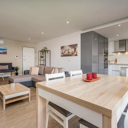 Comfort And Rooftop Pool #1964