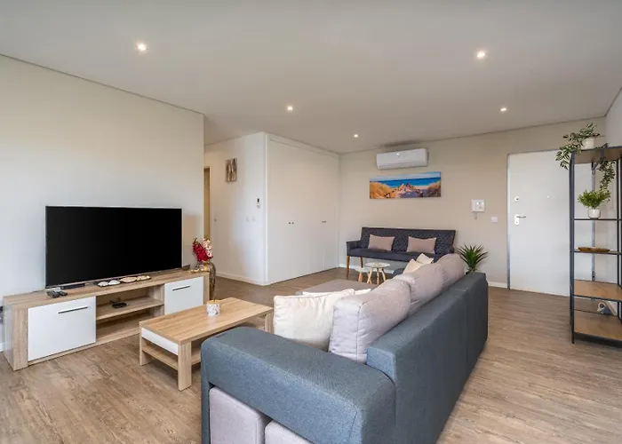 Comfort And Rooftop Pool #1964 아파트 *