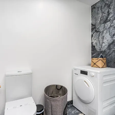 Comfort And Rooftop Pool #1964 Lagos